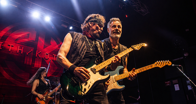 Smith / Kotzen live at Teatro Flores. A night for good taste in guitar playing with 2 legends loose in town.